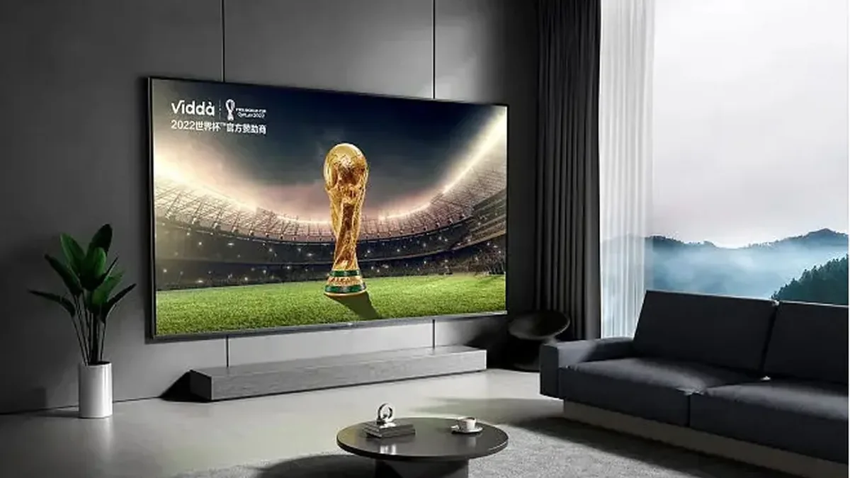 IPTV Ontario family watching sports 4K TV Canada